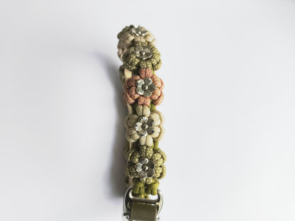 Collier "les fleurs" rose-mousse